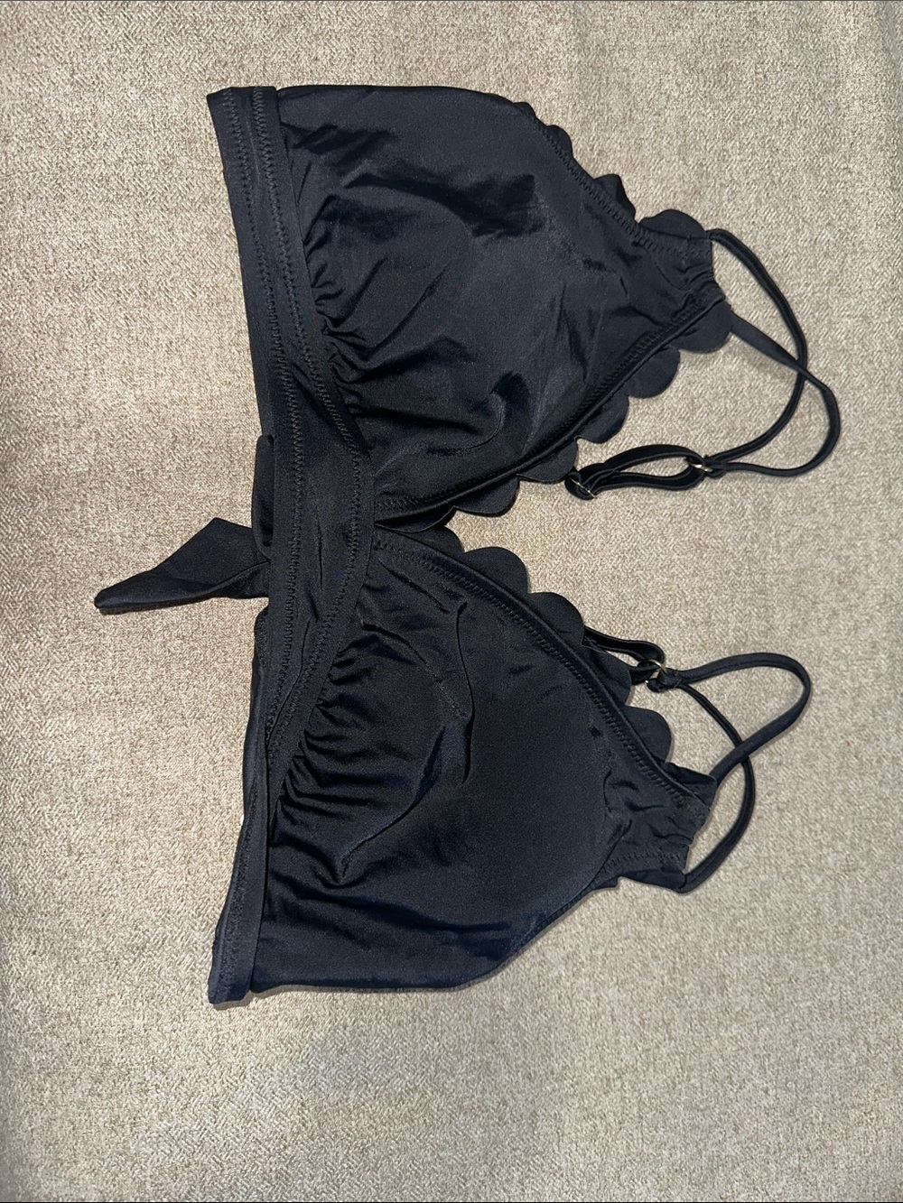 Women’s Black Scallop-Edge Bikini Top